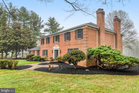 Photo of 3819 Delashmutt Drive, HAYMARKET, VA 20169 (MLS # VAPW2115446)