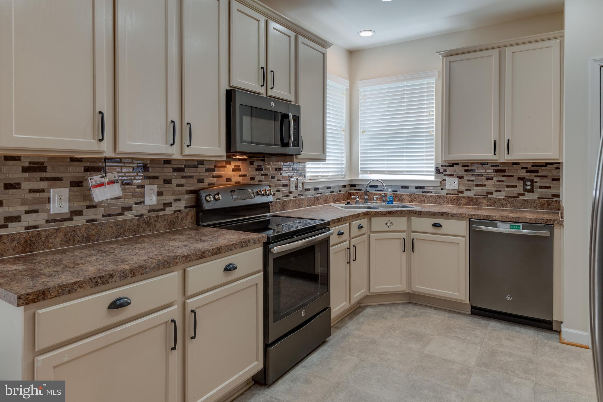 47115 GREEN LEAF COURT