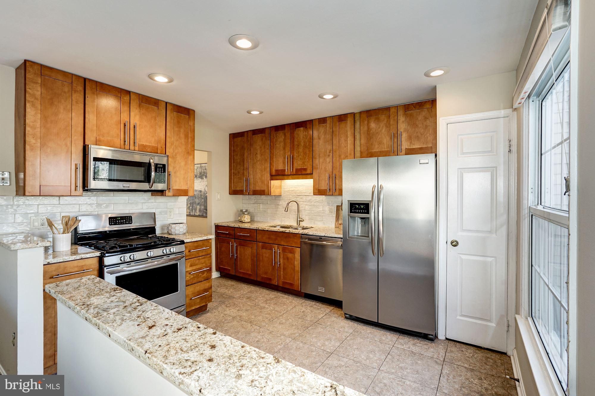 LAKE DEVEREUX - Residential