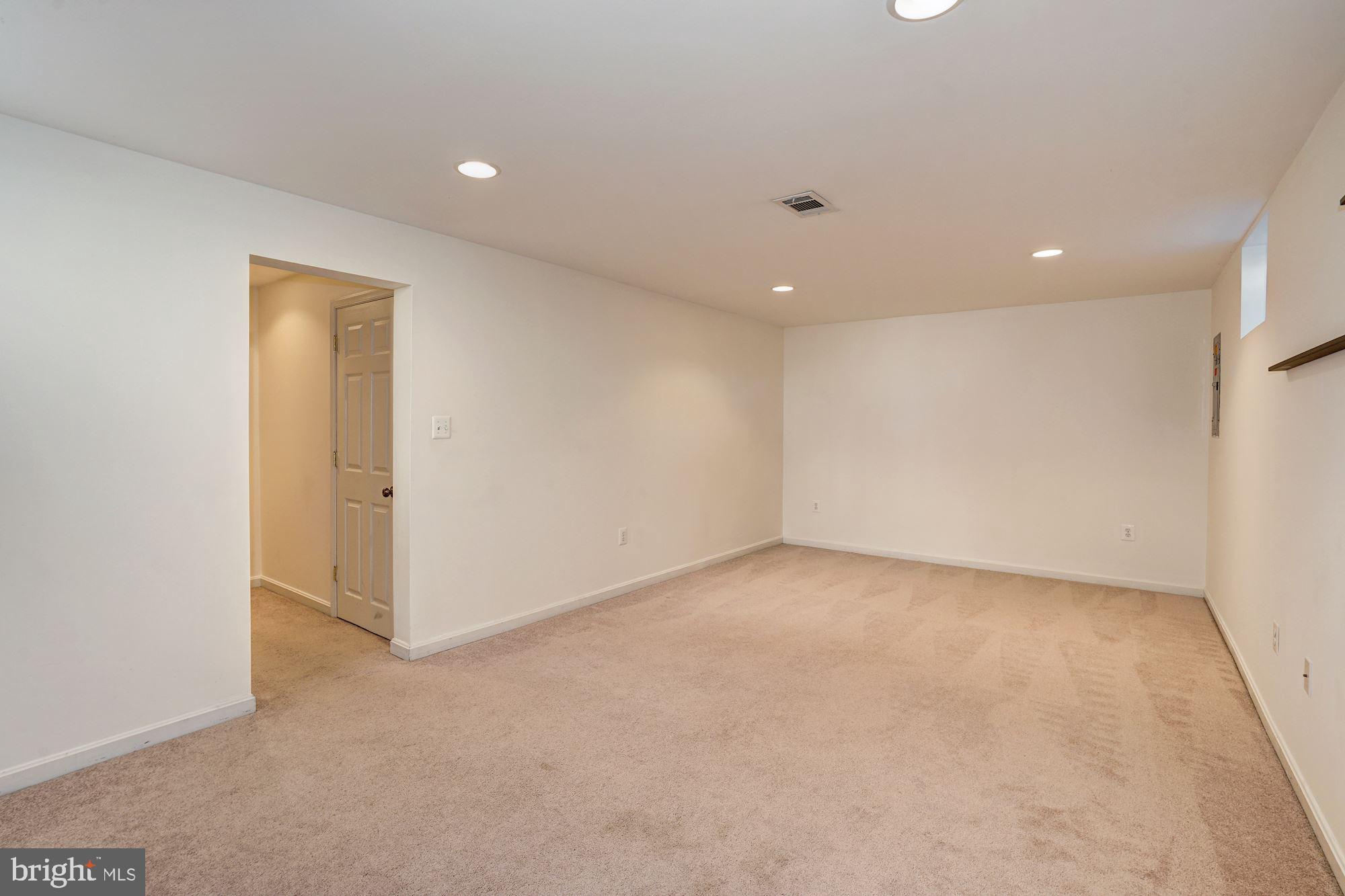 LAKE DEVEREUX - Residential