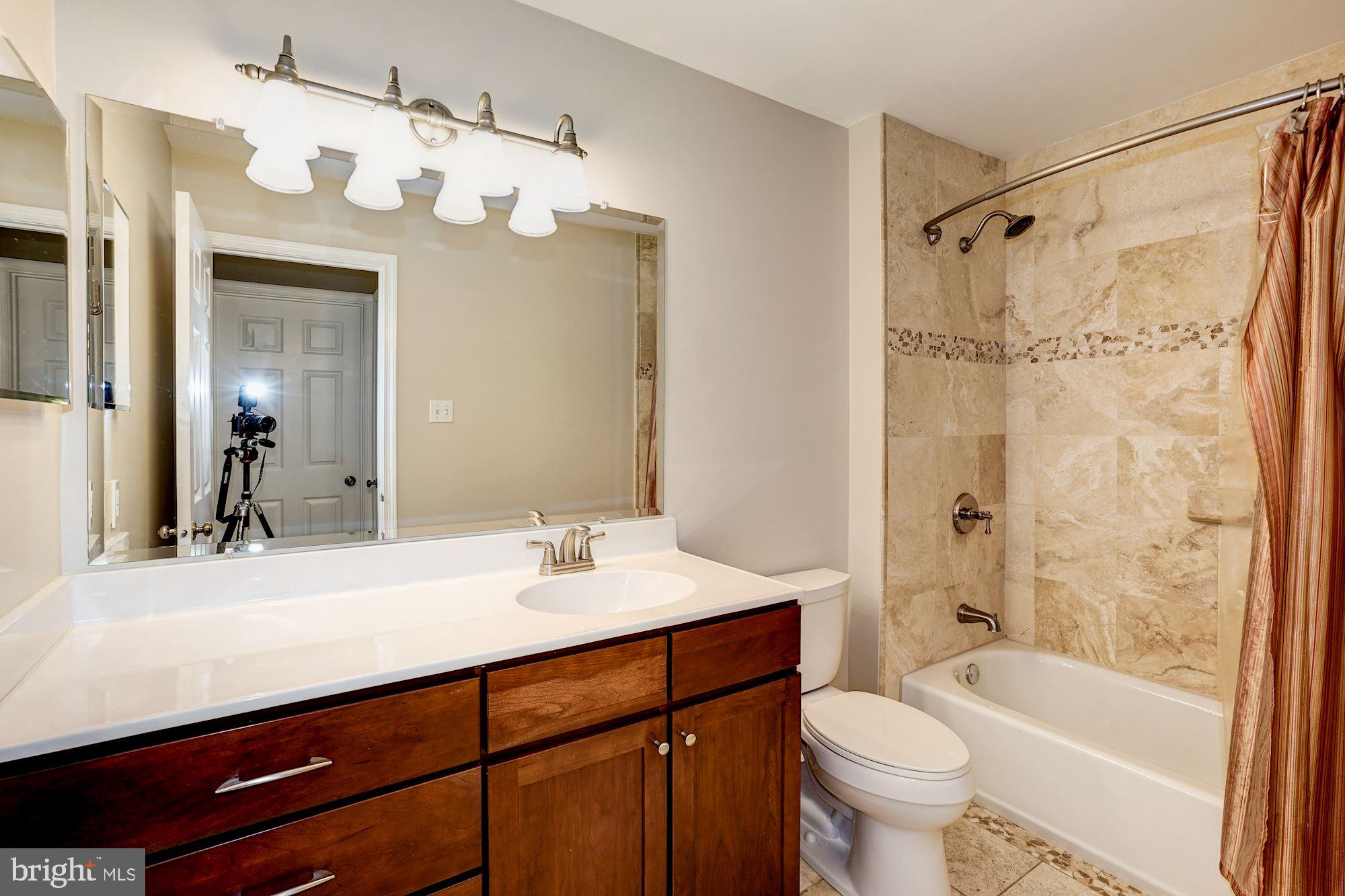 LAKE DEVEREUX - Residential