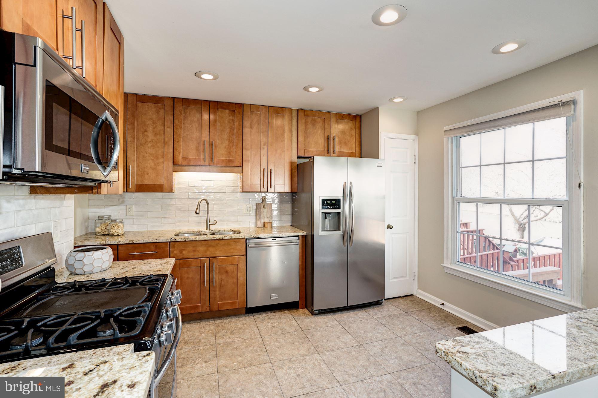 LAKE DEVEREUX - Residential