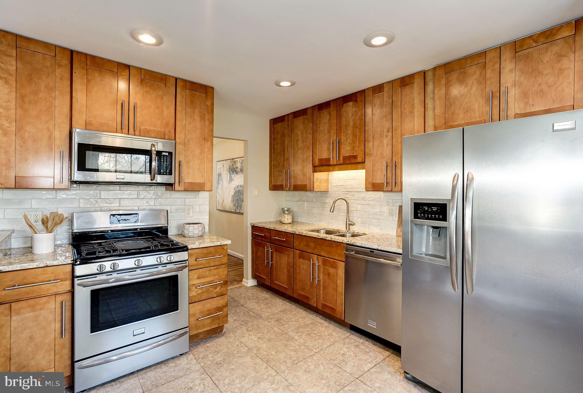 LAKE DEVEREUX - Residential