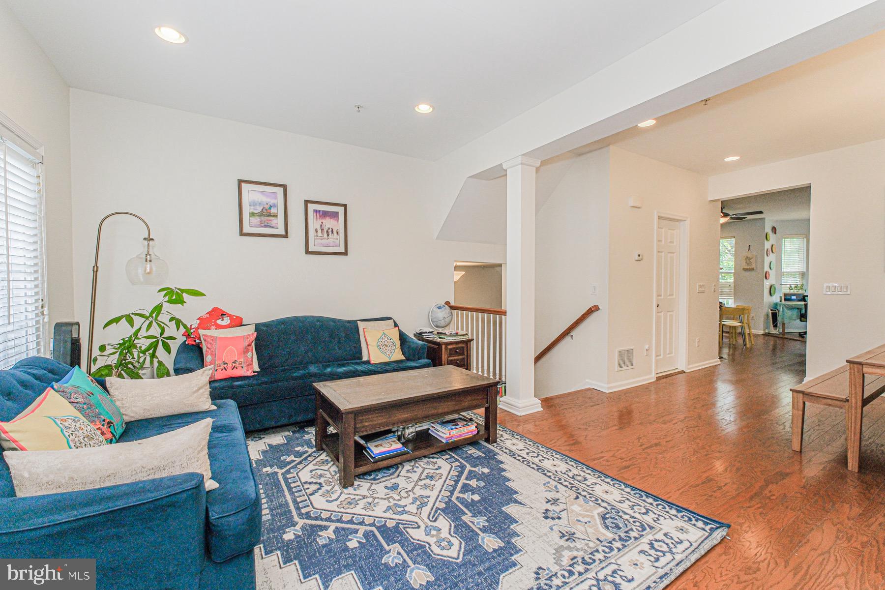 42 CREEKSIDE COURT