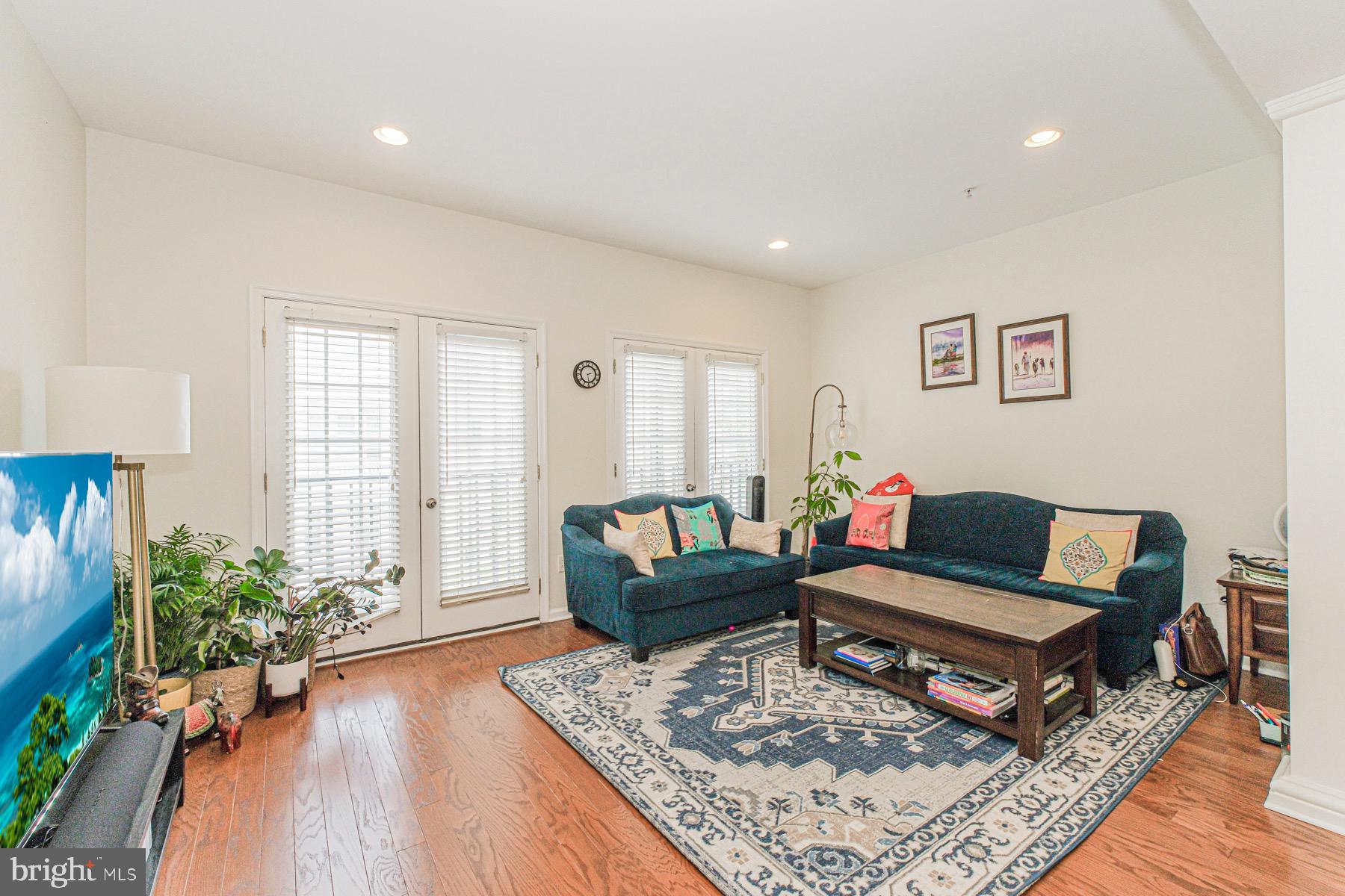 42 CREEKSIDE COURT