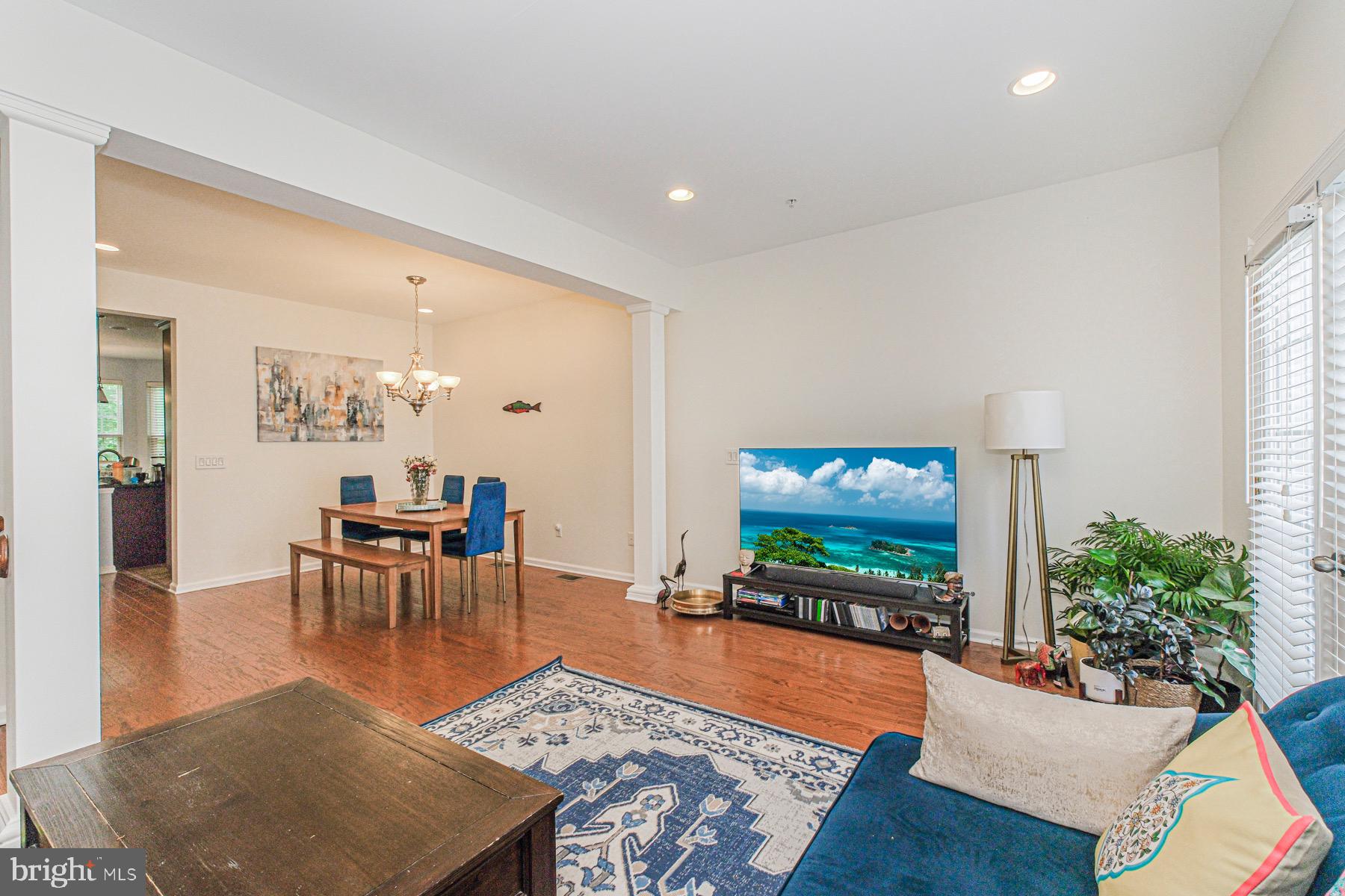 42 CREEKSIDE COURT