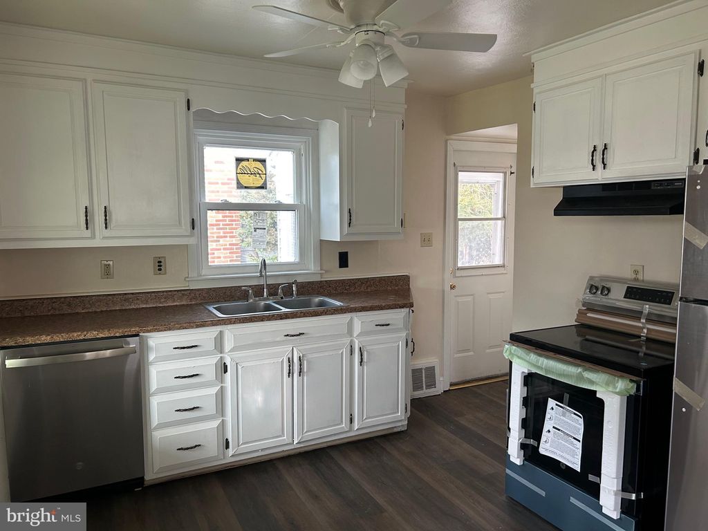 Photo of 2527 N George Street, YORK, PA 17406 (MLS # PAYK2094844)