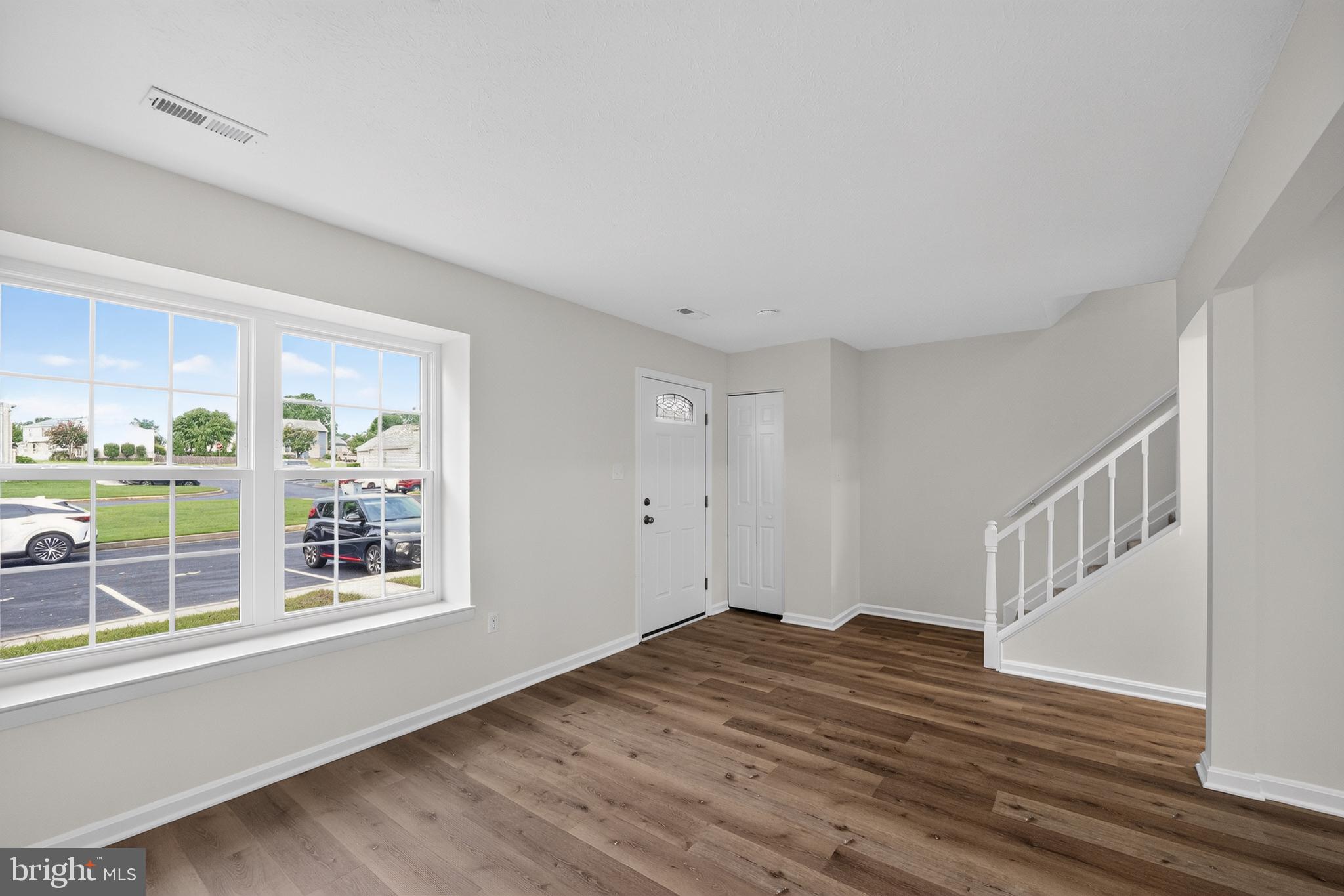1328 JERVIS SQUARE