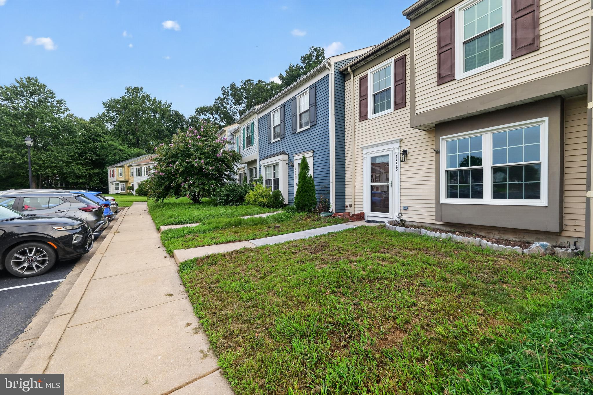 1328 JERVIS SQUARE