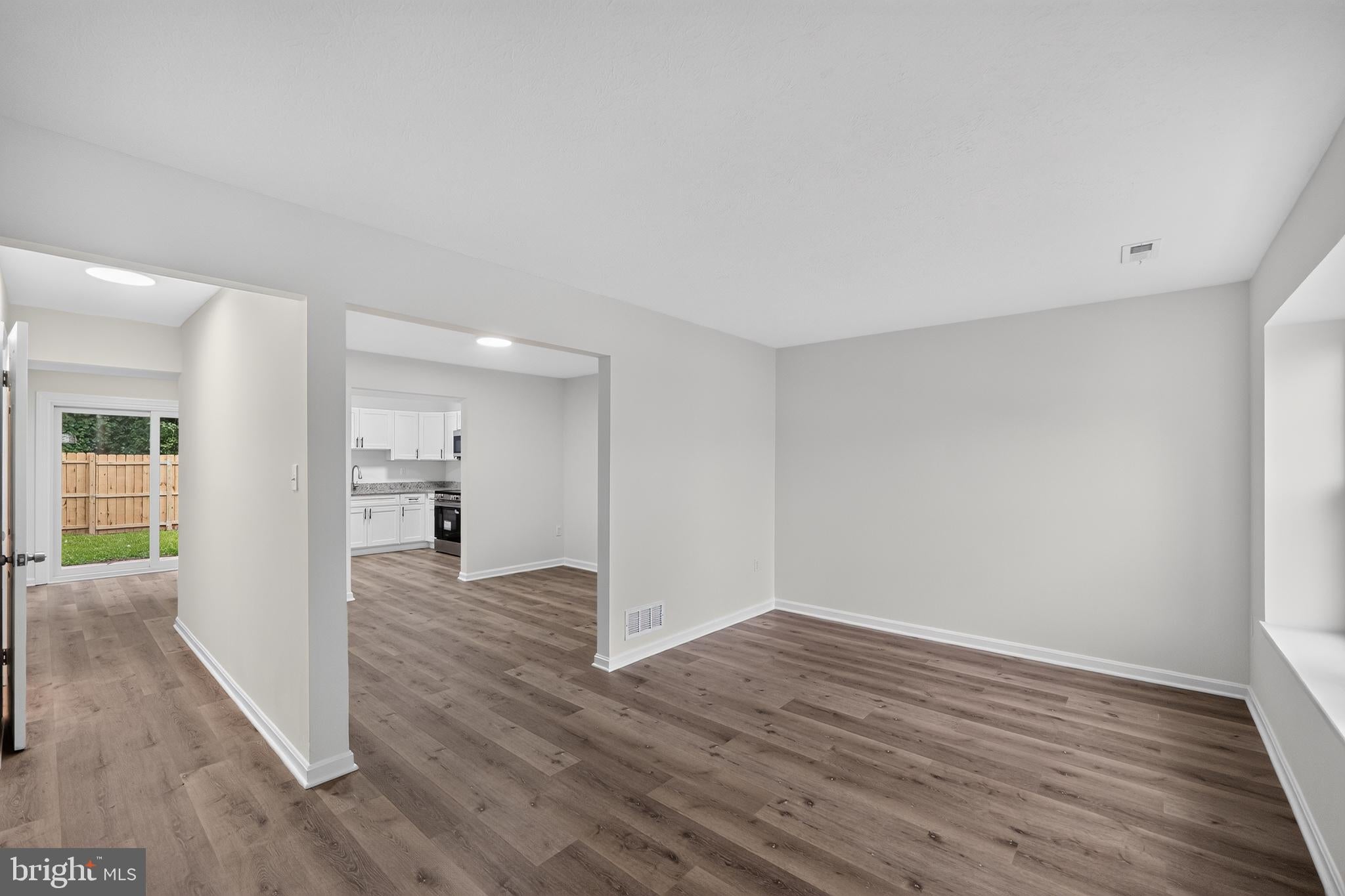 1328 JERVIS SQUARE