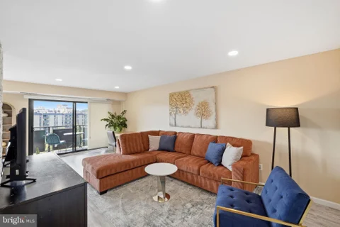 3101 Manchester Street Unit 904, Falls Church, VA MLS: VAFX2329078