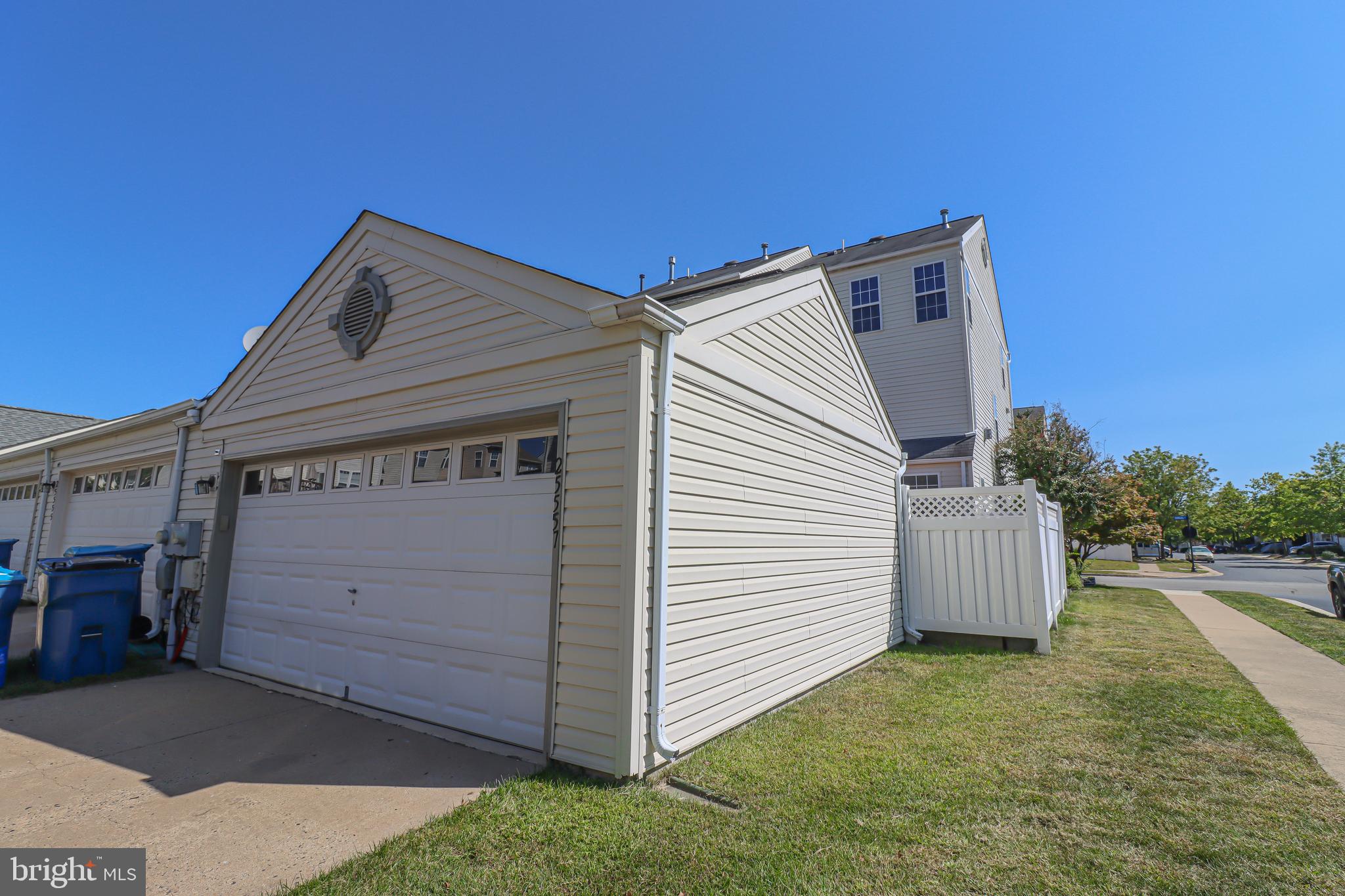 SOUTH RIDING - Residential