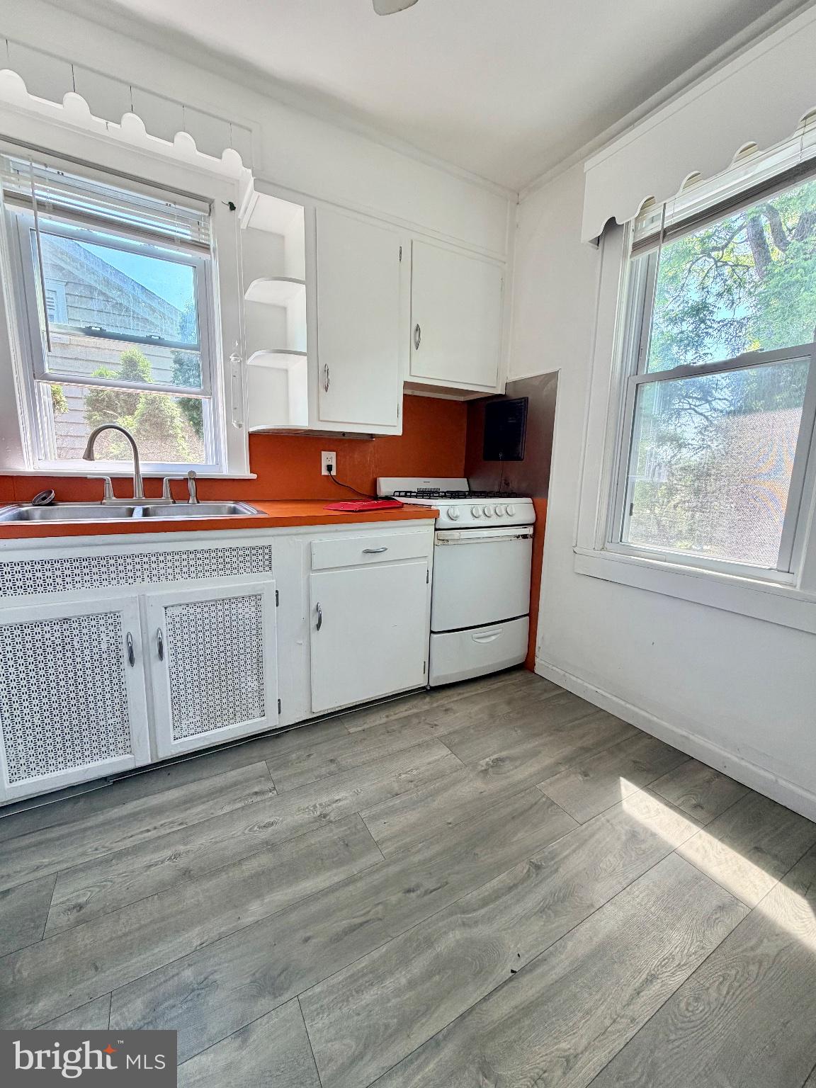 23 CARLTON AVENUE