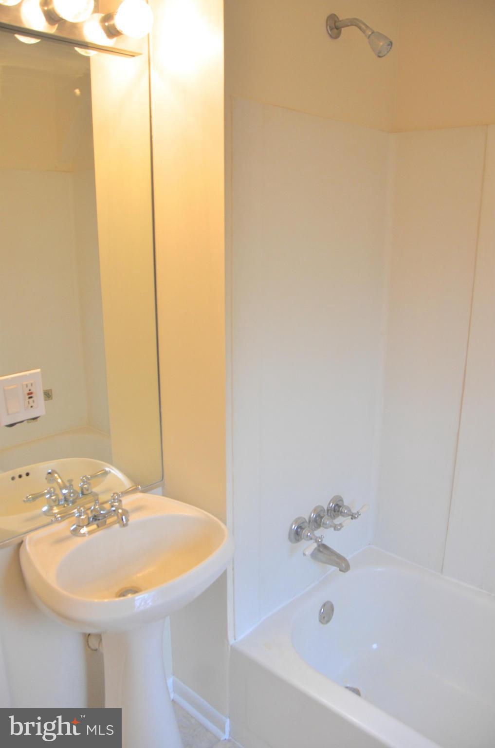 BEVERLEY BEACH - Residential Lease