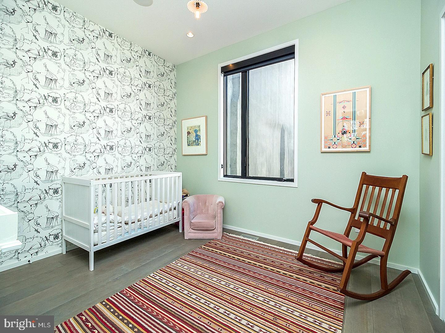 QUEEN VILLAGE - Residential