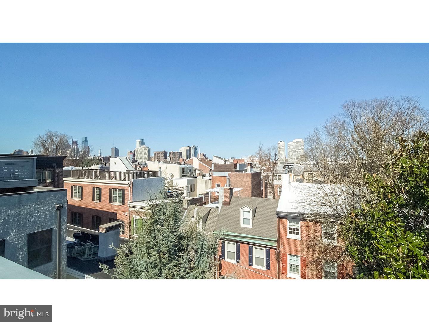 QUEEN VILLAGE - Residential