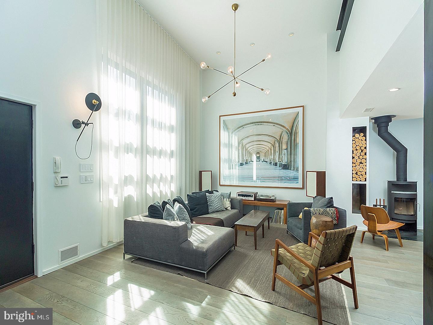 QUEEN VILLAGE - Residential