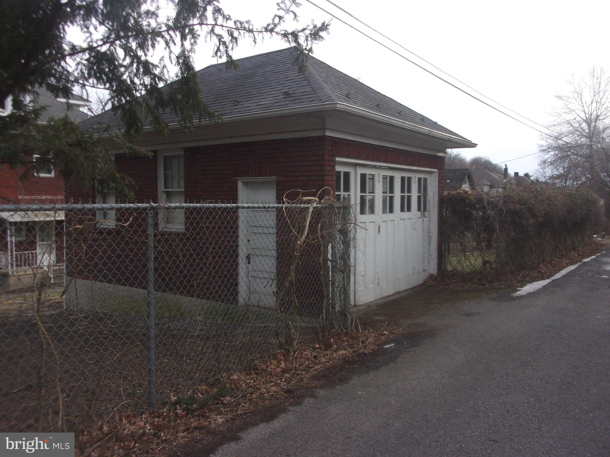 823 BUCKINGHAM ROAD