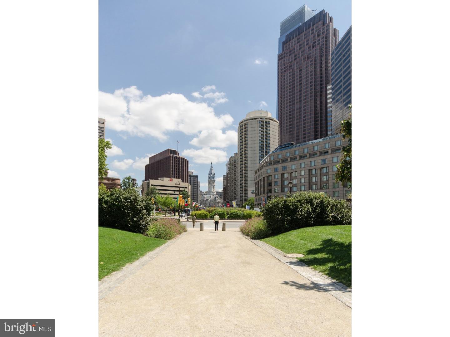 LOGAN SQUARE - Residential