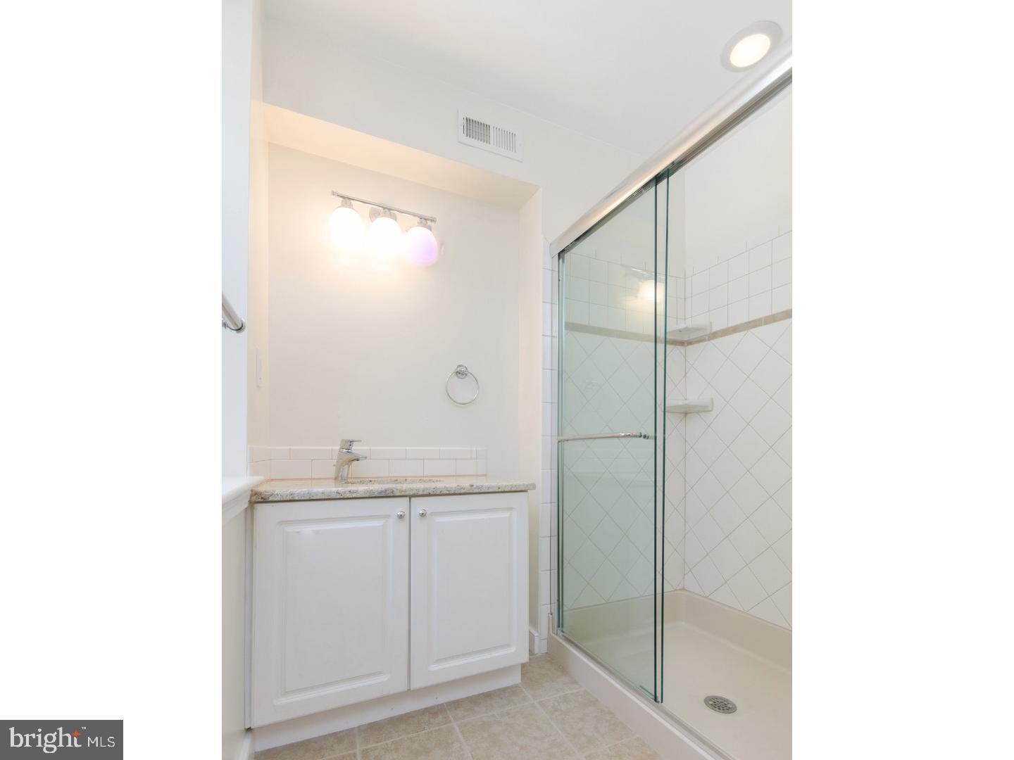 LOGAN SQUARE - Residential