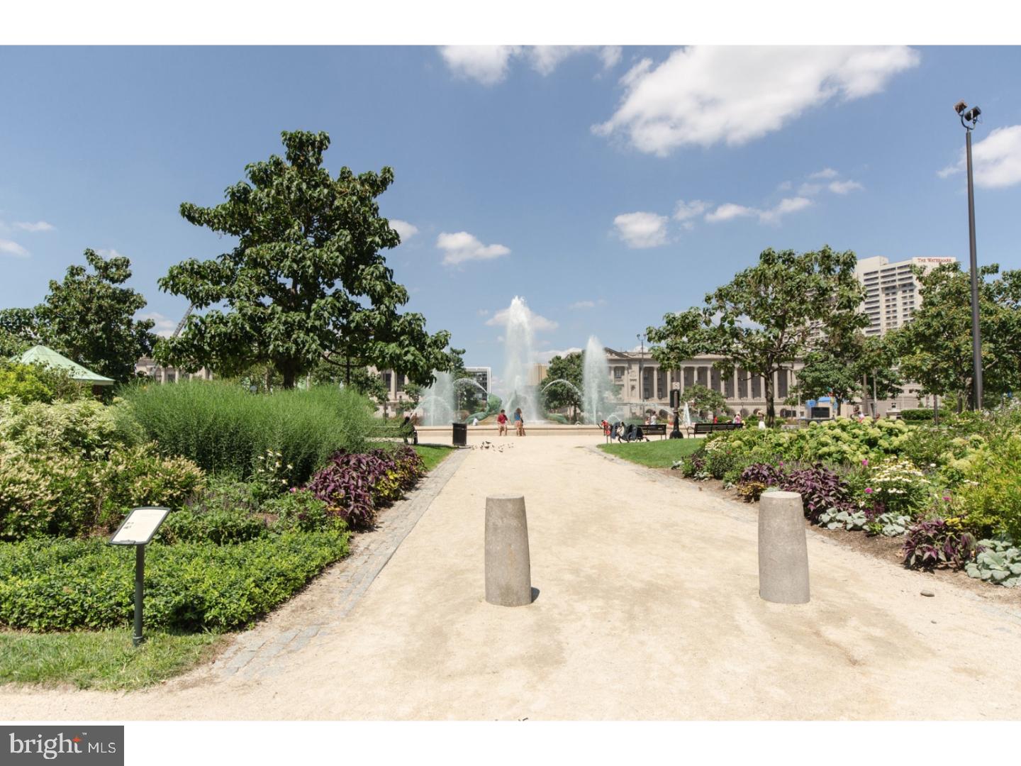 LOGAN SQUARE - Residential