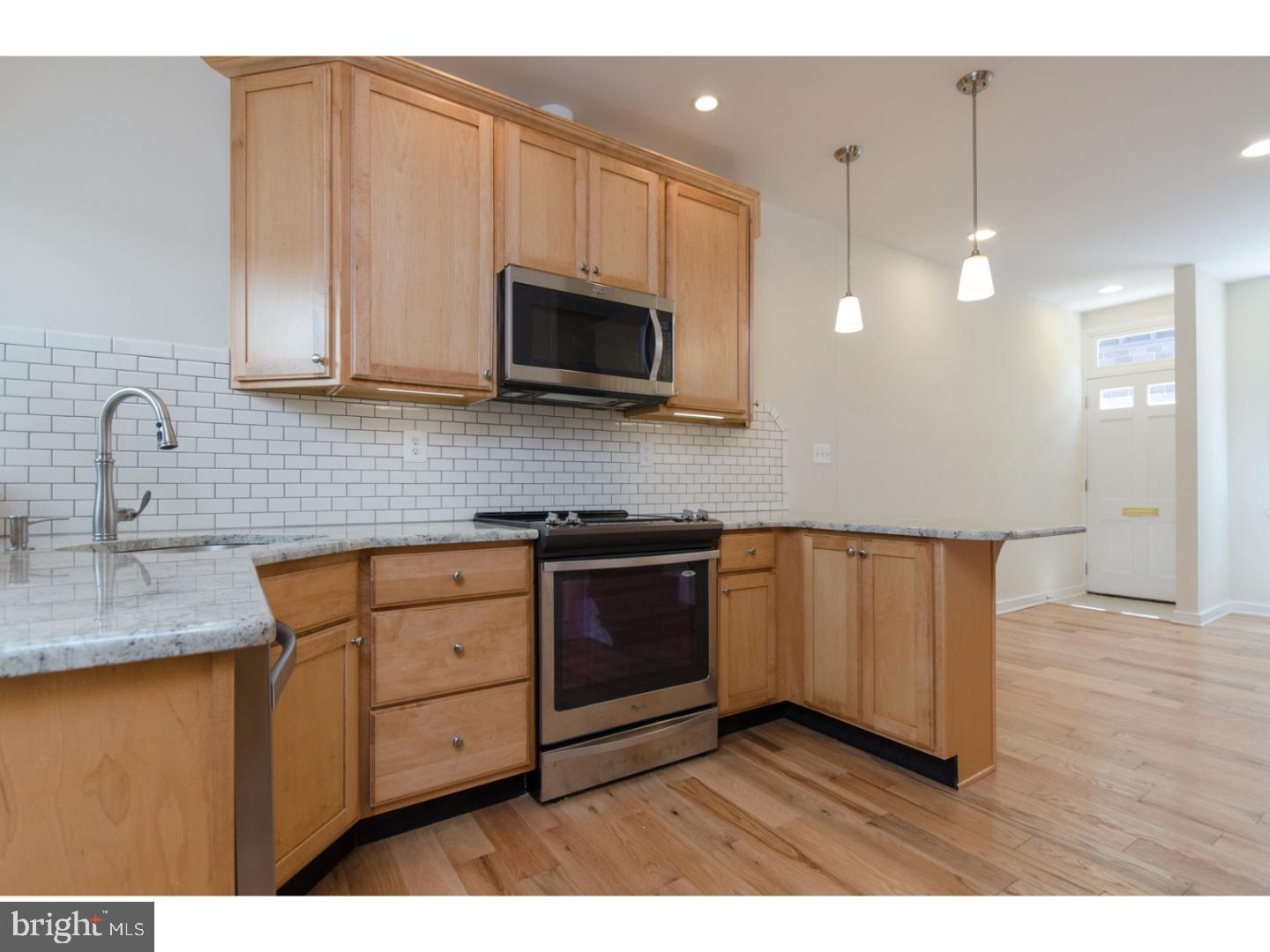 LOGAN SQUARE - Residential