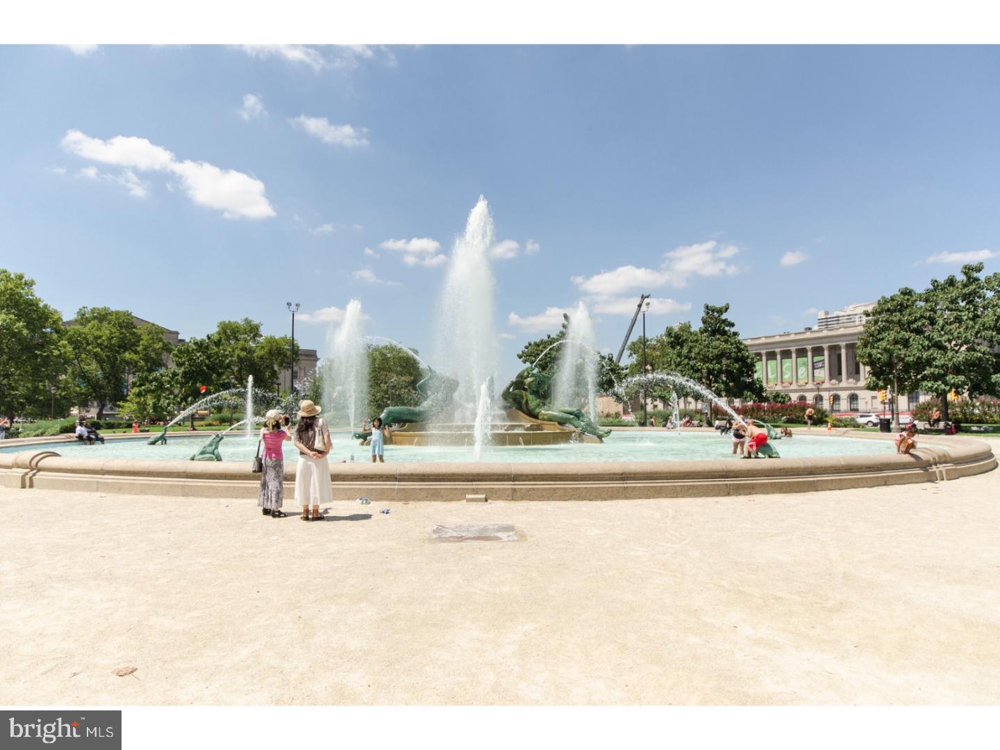 LOGAN SQUARE - Residential