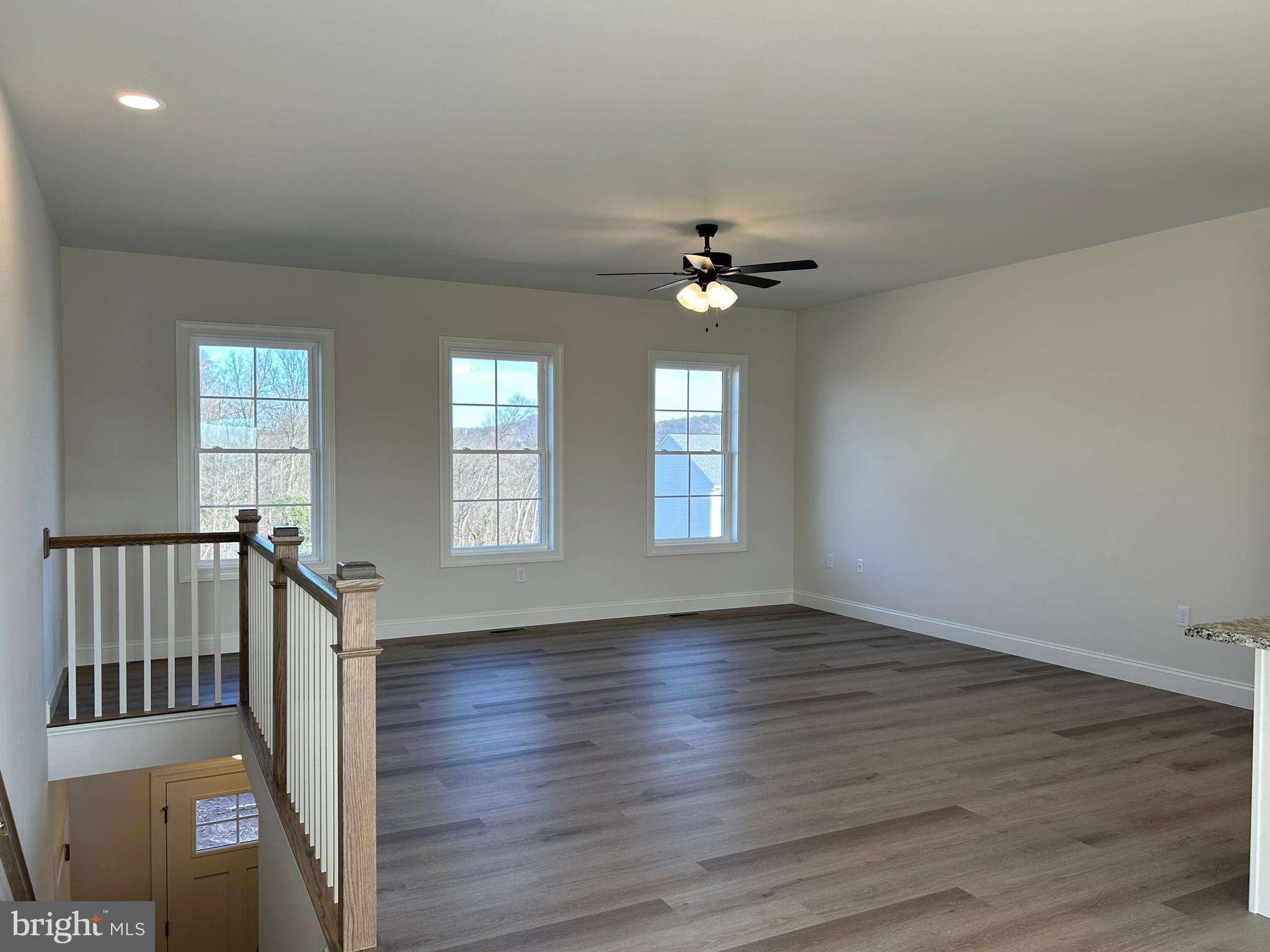 WOODLAND HILLS - Residential