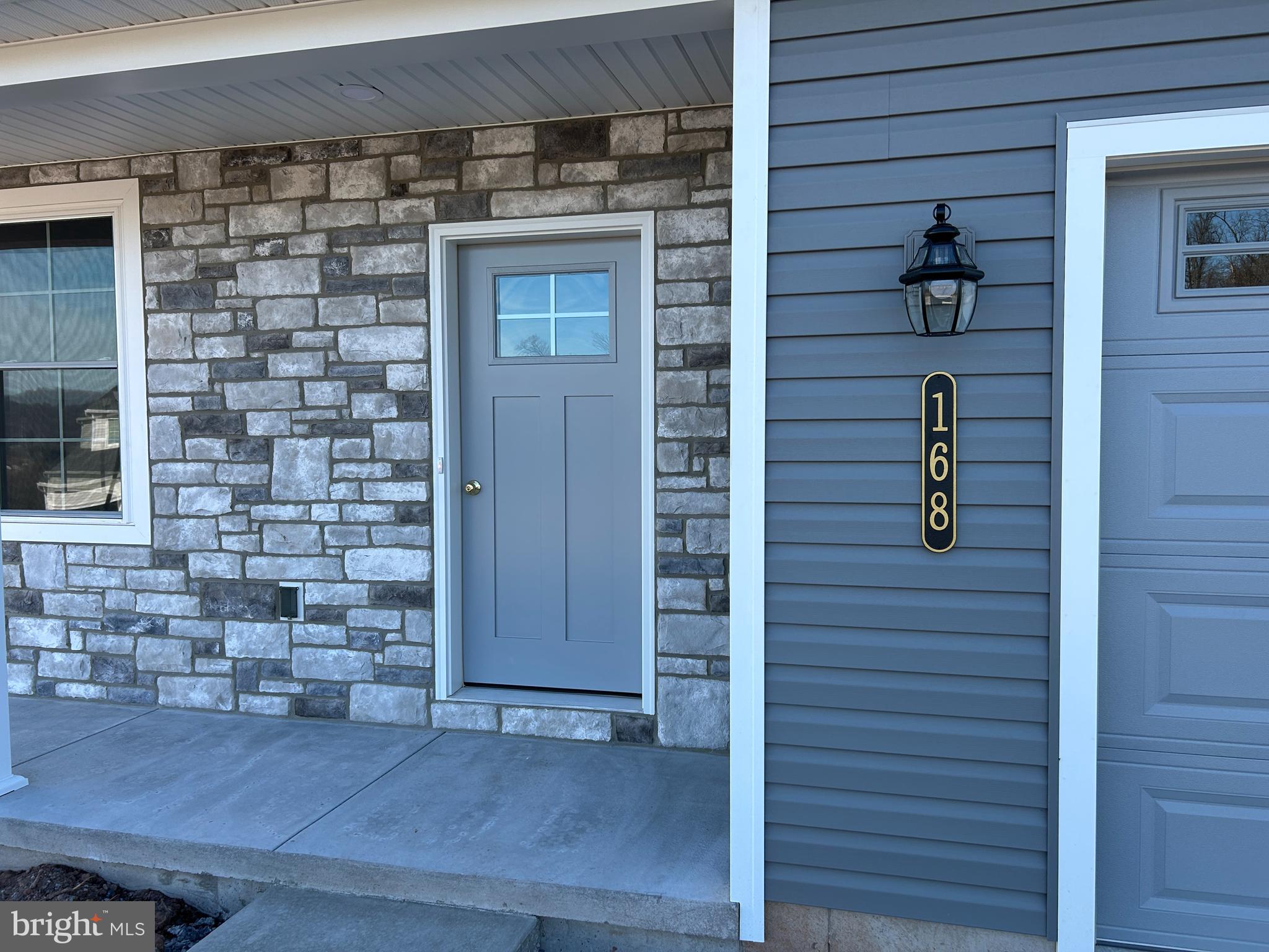 WOODLAND HILLS - Residential