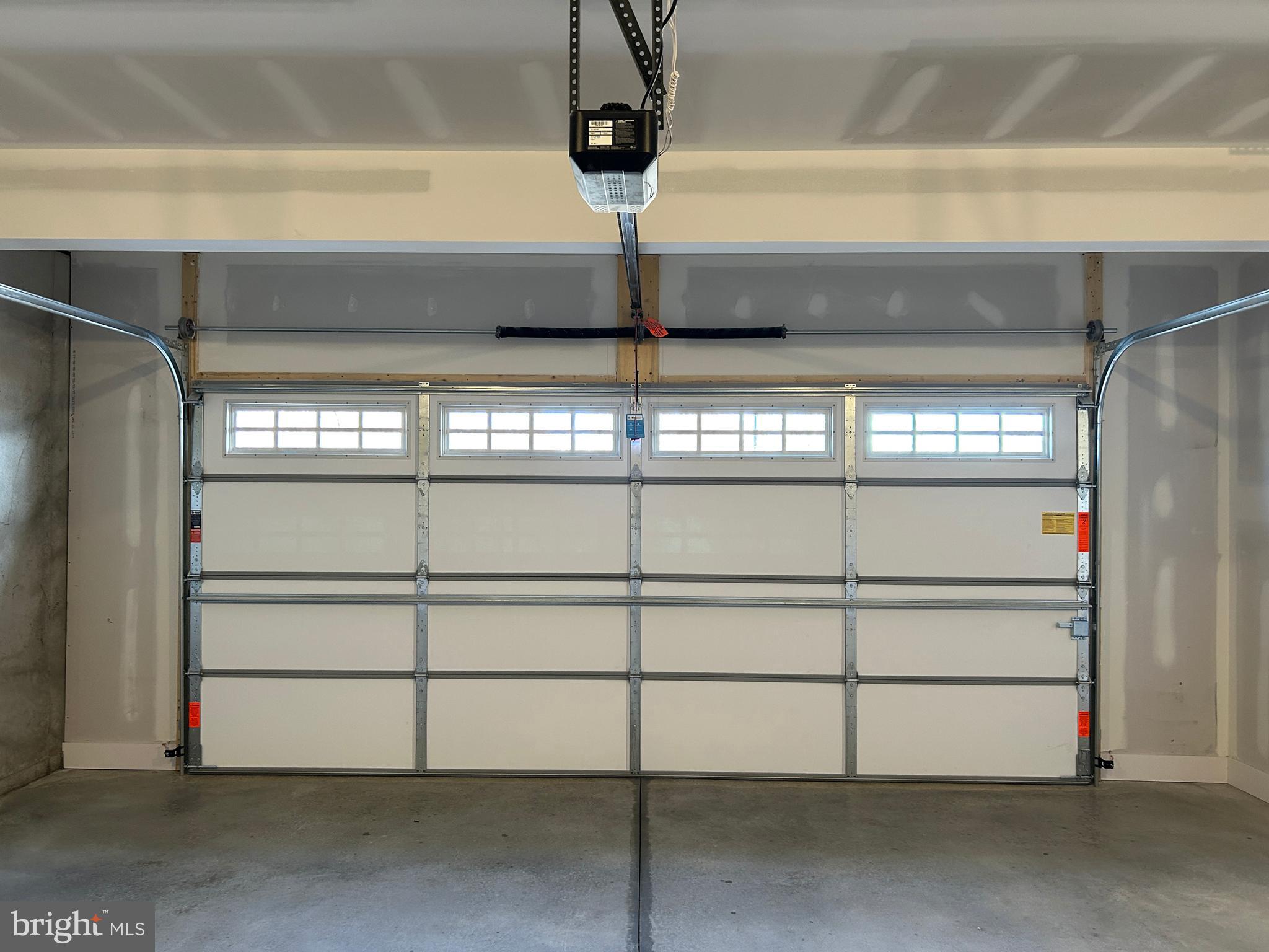 WOODLAND HILLS - Residential