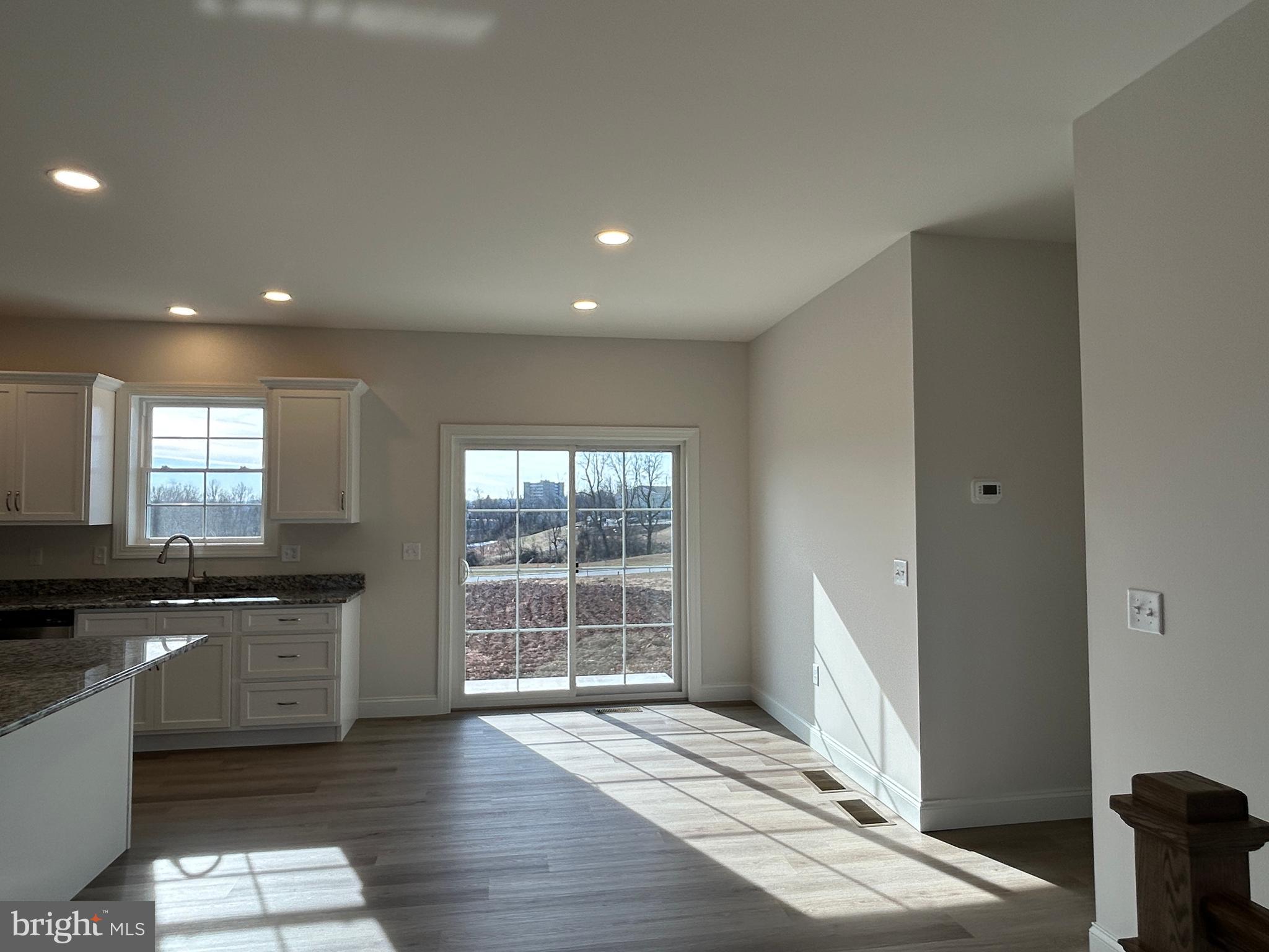 WOODLAND HILLS - Residential