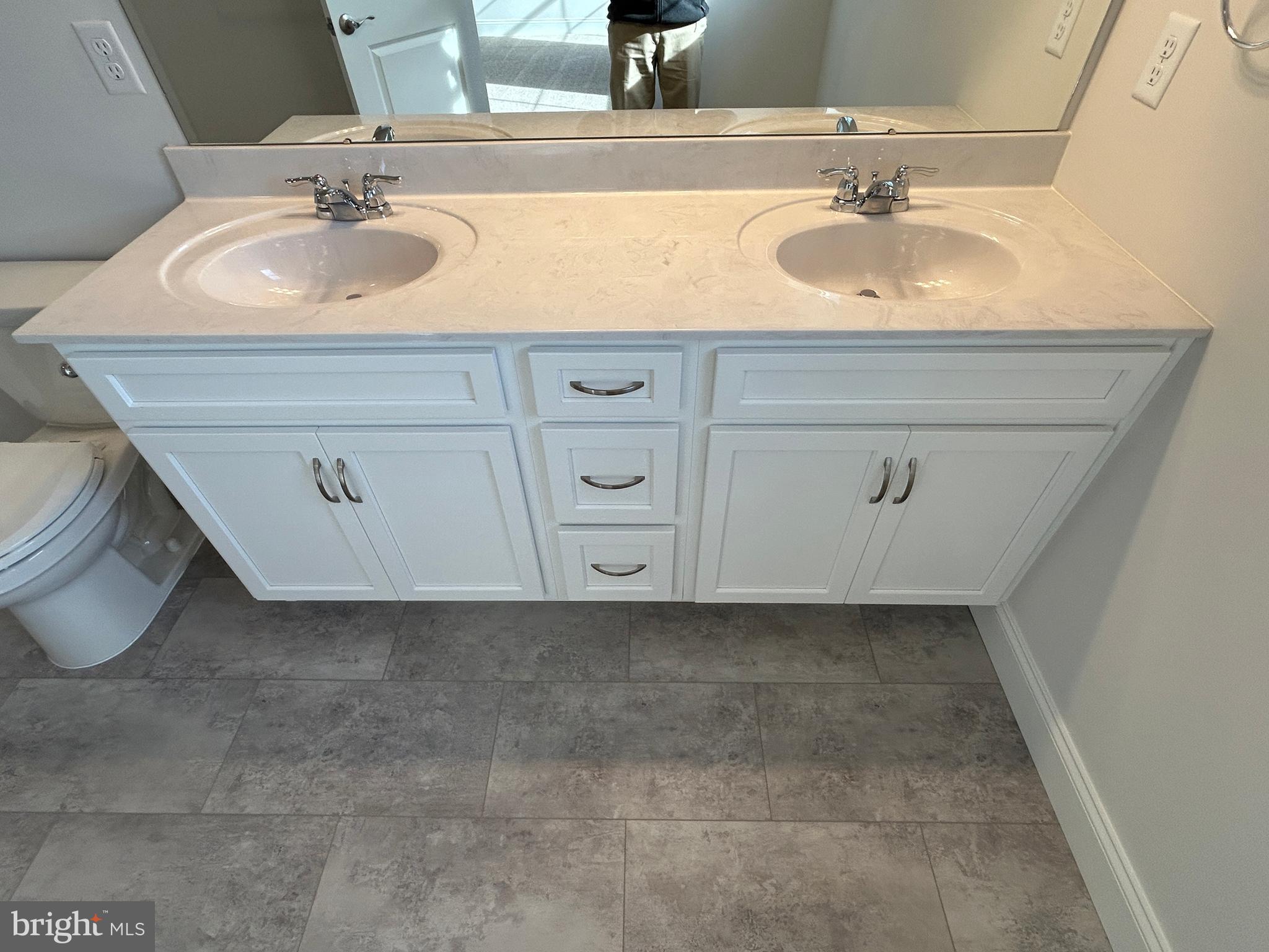 WOODLAND HILLS - Residential