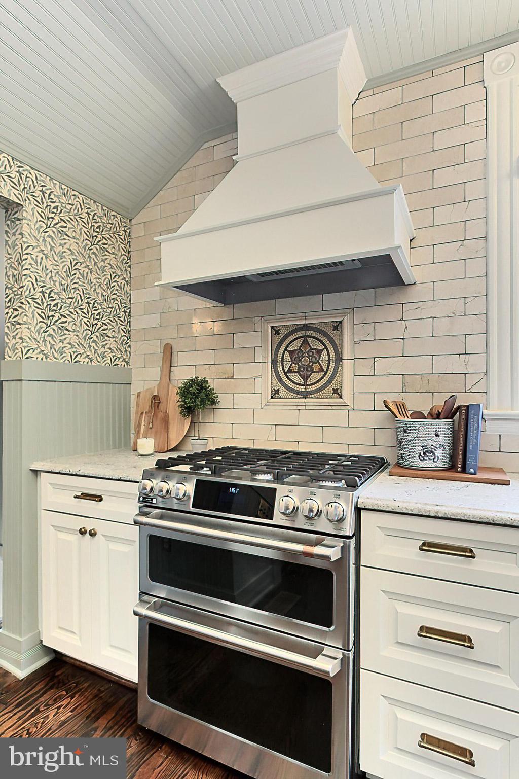 HILLWOOD - Residential