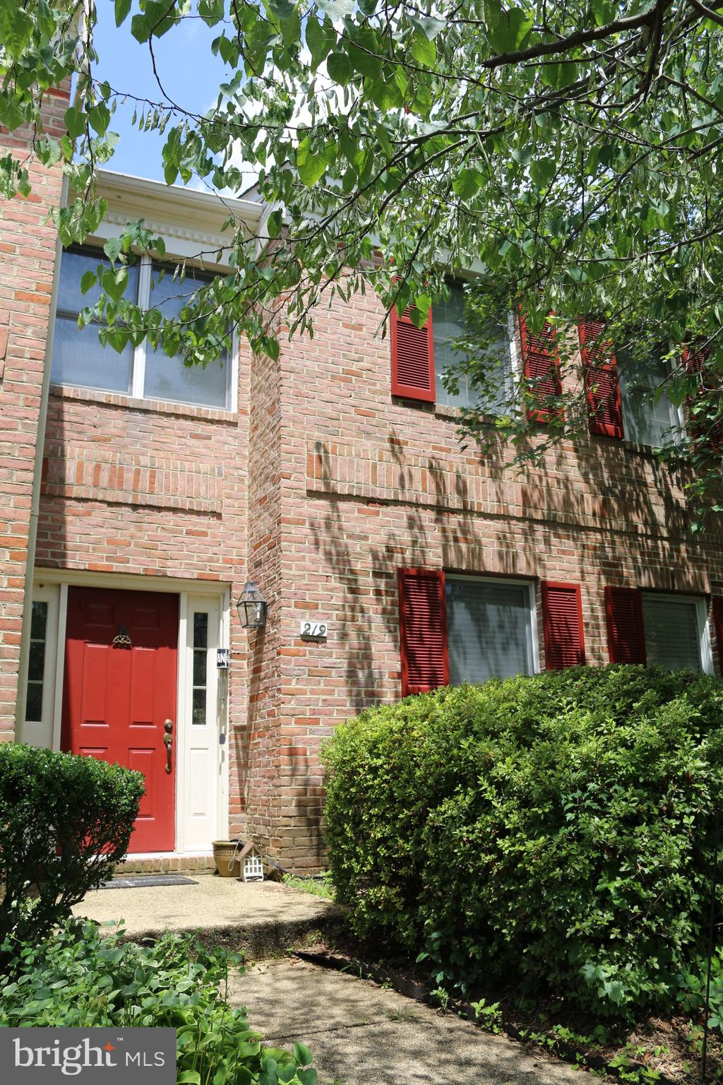 2bedroom, 2.5bath townhouse in popular Hickory Ridge Community. Two spacious primary bedrooms on upper floor, both with walk-in closets and ensuite full baths. Main floor has kitchen with attached dining room, large family room with cozy wood burning fireplace, 1/2 bath and laundry room. Yard with patio for outdoor enjoyment. Assigned parking. Community park. Conveniently located to downtown La Plata.