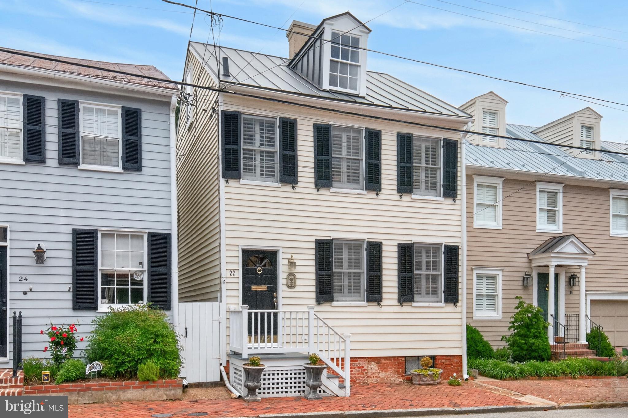 22 COLLEGE AVENUE