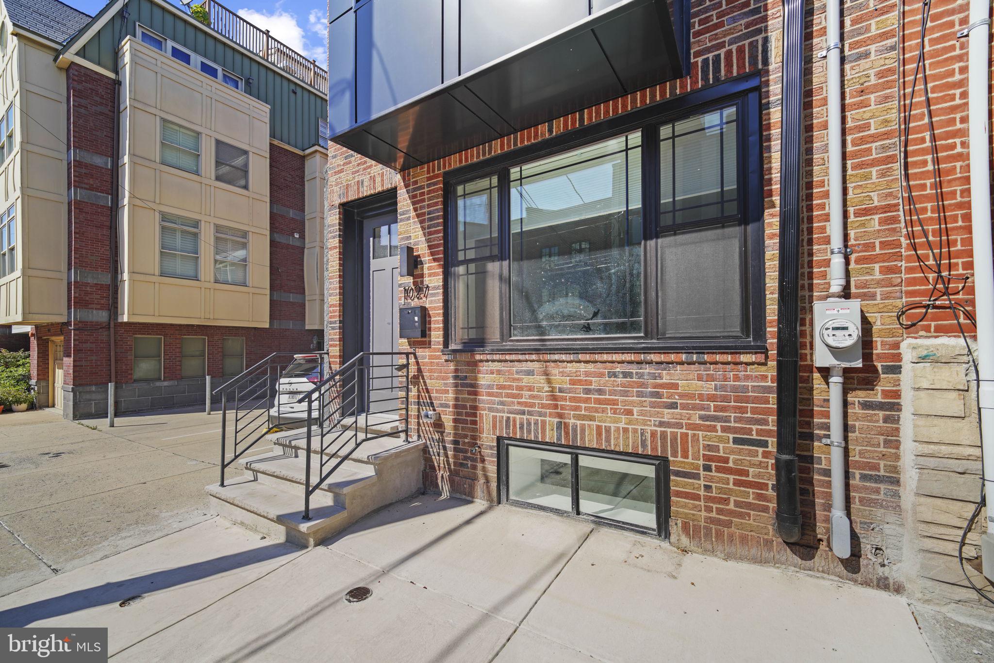 1027 CHRISTIAN STREET
