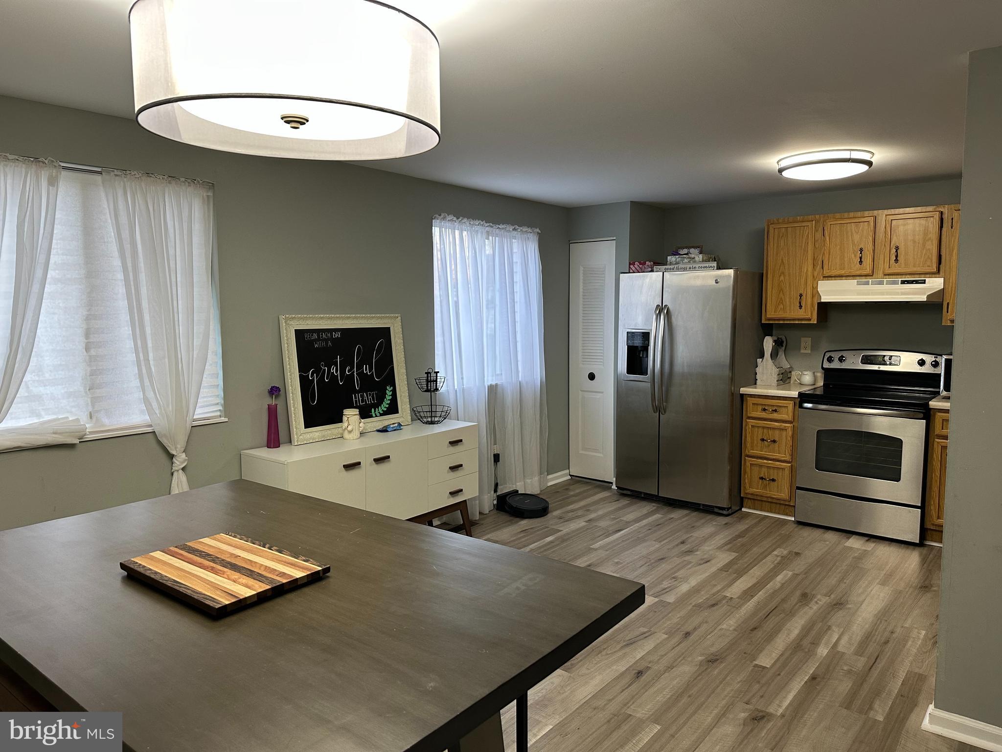 CHARLES COURT - Residential