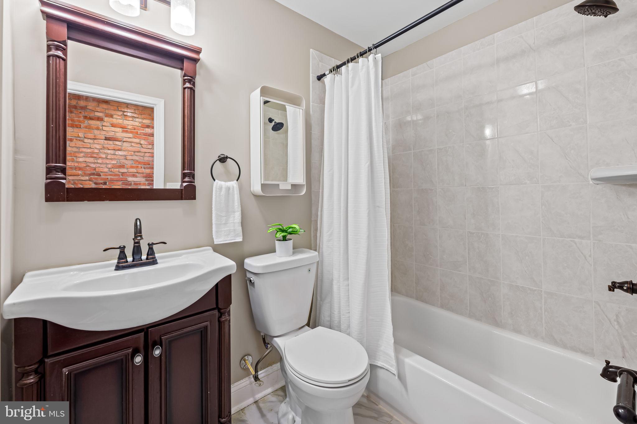 GREEKTOWN - Residential