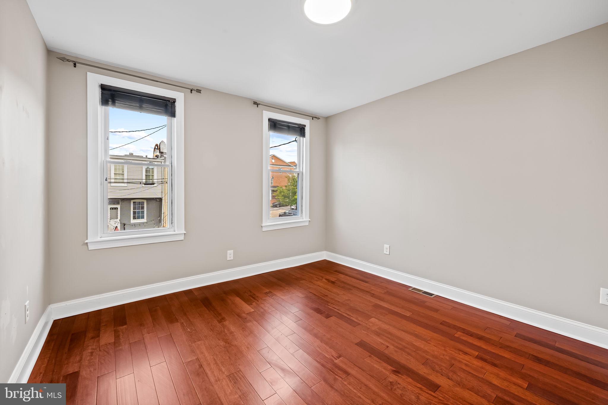 GREEKTOWN - Residential