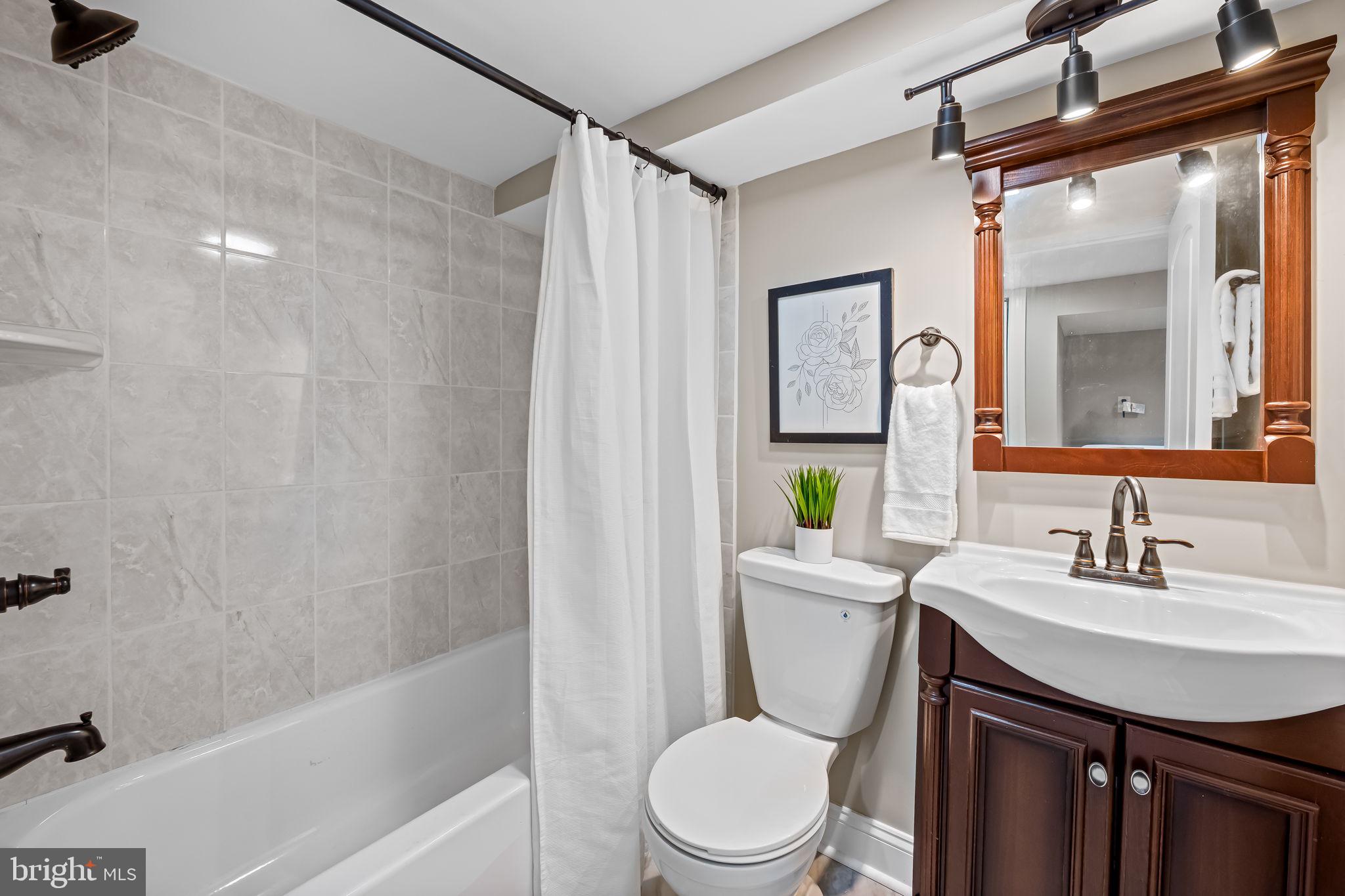 GREEKTOWN - Residential