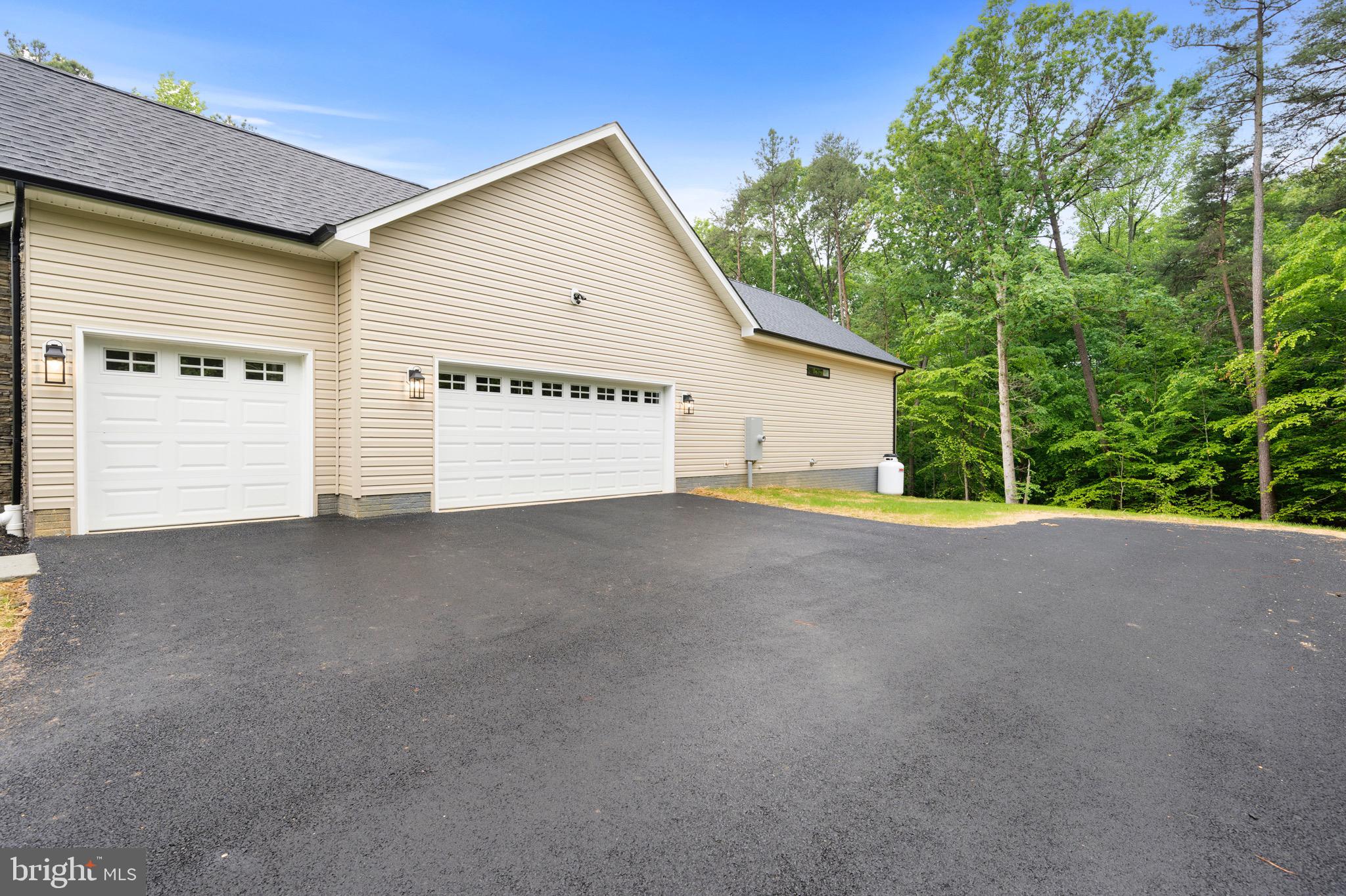 MOSS CREEK - Residential