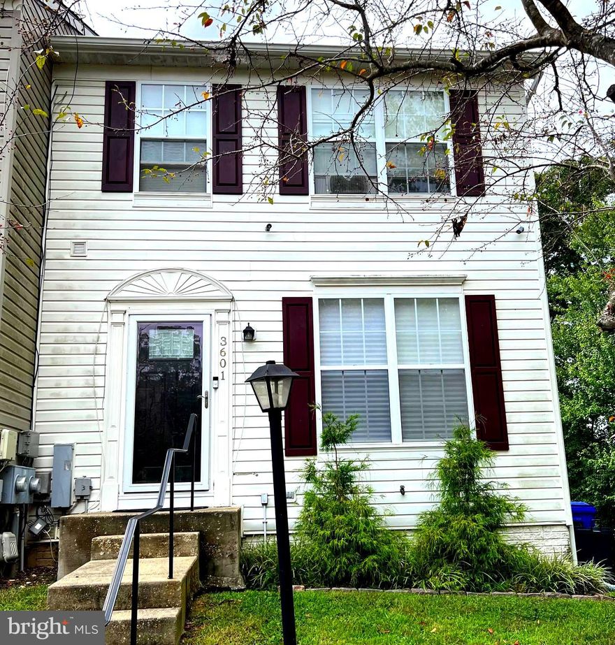 GREAT OPPORTUNITY TO OWN THIS SPACIOIUS END UNIT, 3 LEVEL TOWNHOME WITH 2 MASTER BEDROOMS WITH BATHROOMS.  A DEN AND FULL BATH IN BASEMENT AREA.