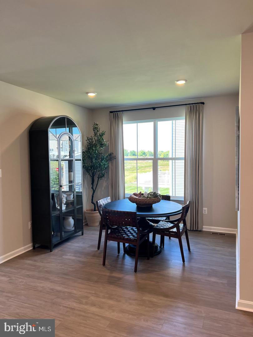 SENSENY VILLAGE - Residential