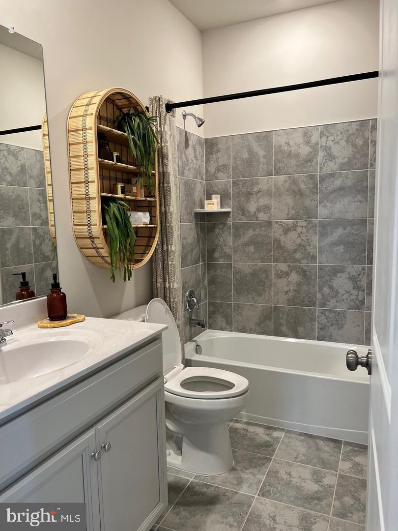 SENSENY VILLAGE - Residential