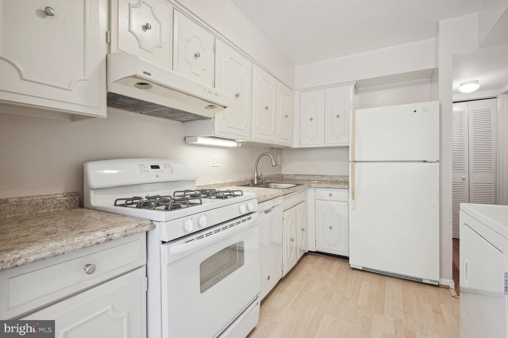 AMERICANA FINMARK - Residential Lease