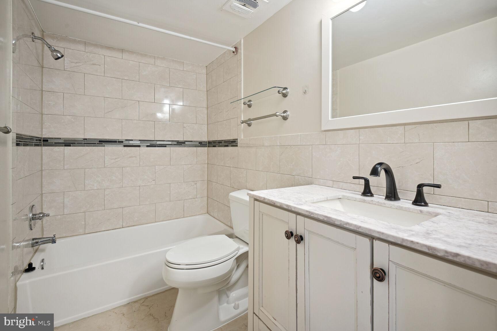 AMERICANA FINMARK - Residential Lease