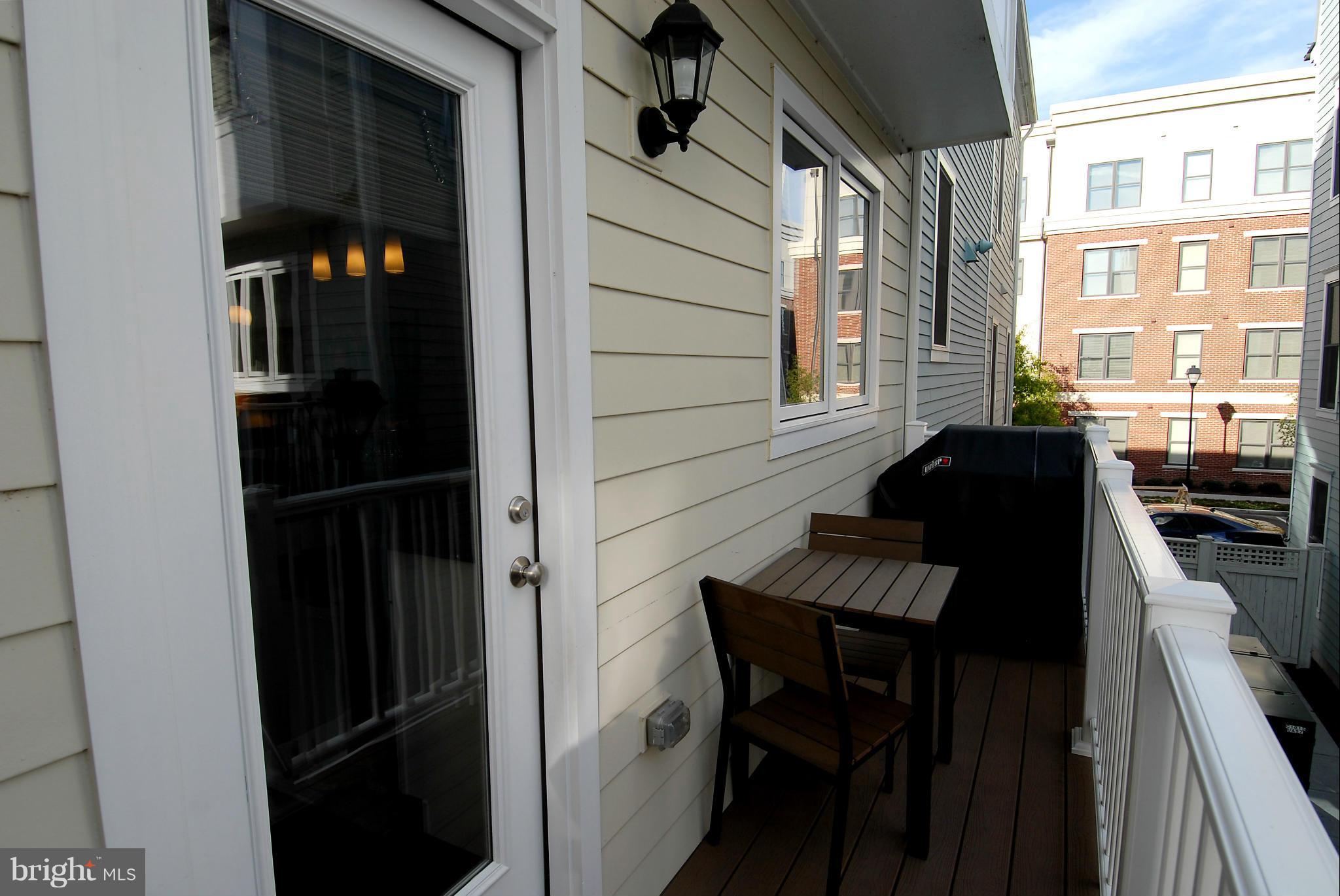 OLD TOWN COMMONS - Residential Lease