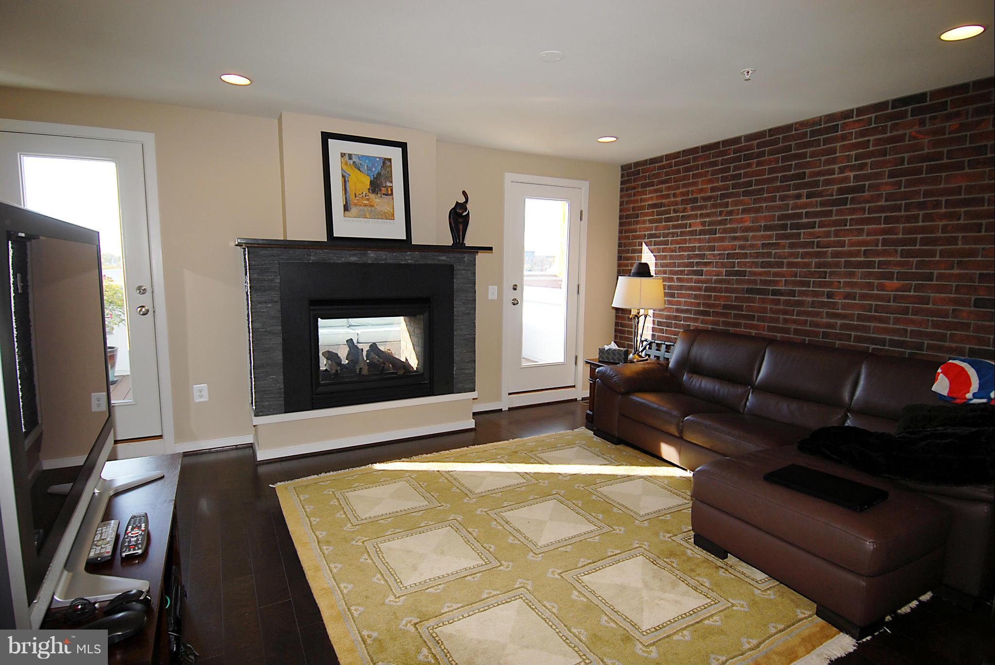 OLD TOWN COMMONS - Residential Lease