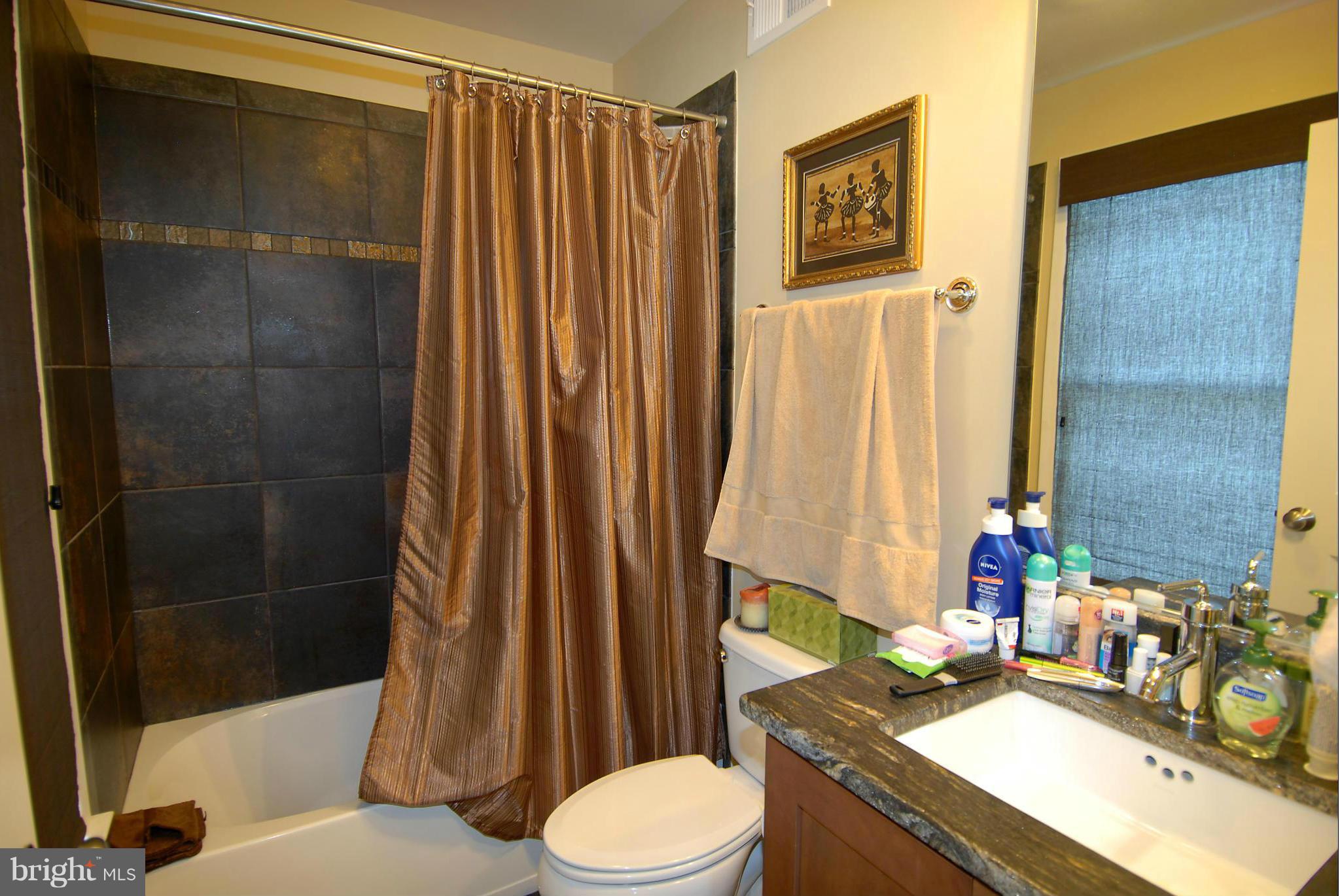 OLD TOWN COMMONS - Residential Lease