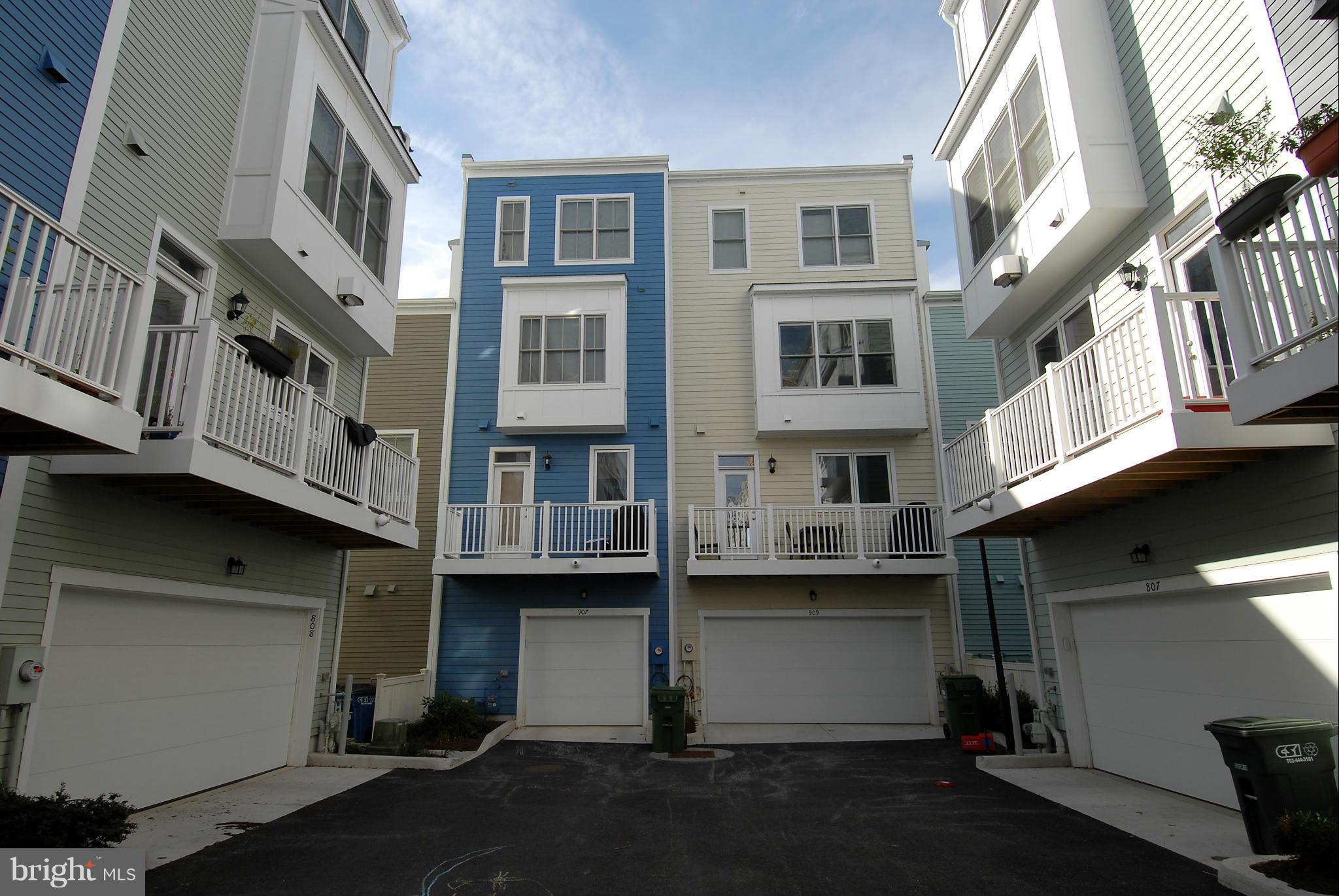 OLD TOWN COMMONS - Residential Lease